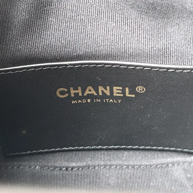 Chanel Shoulder Bag Bucket Bag Black Lambskin One Size 22 × 8 × 17 cm — detail view 4 of 12