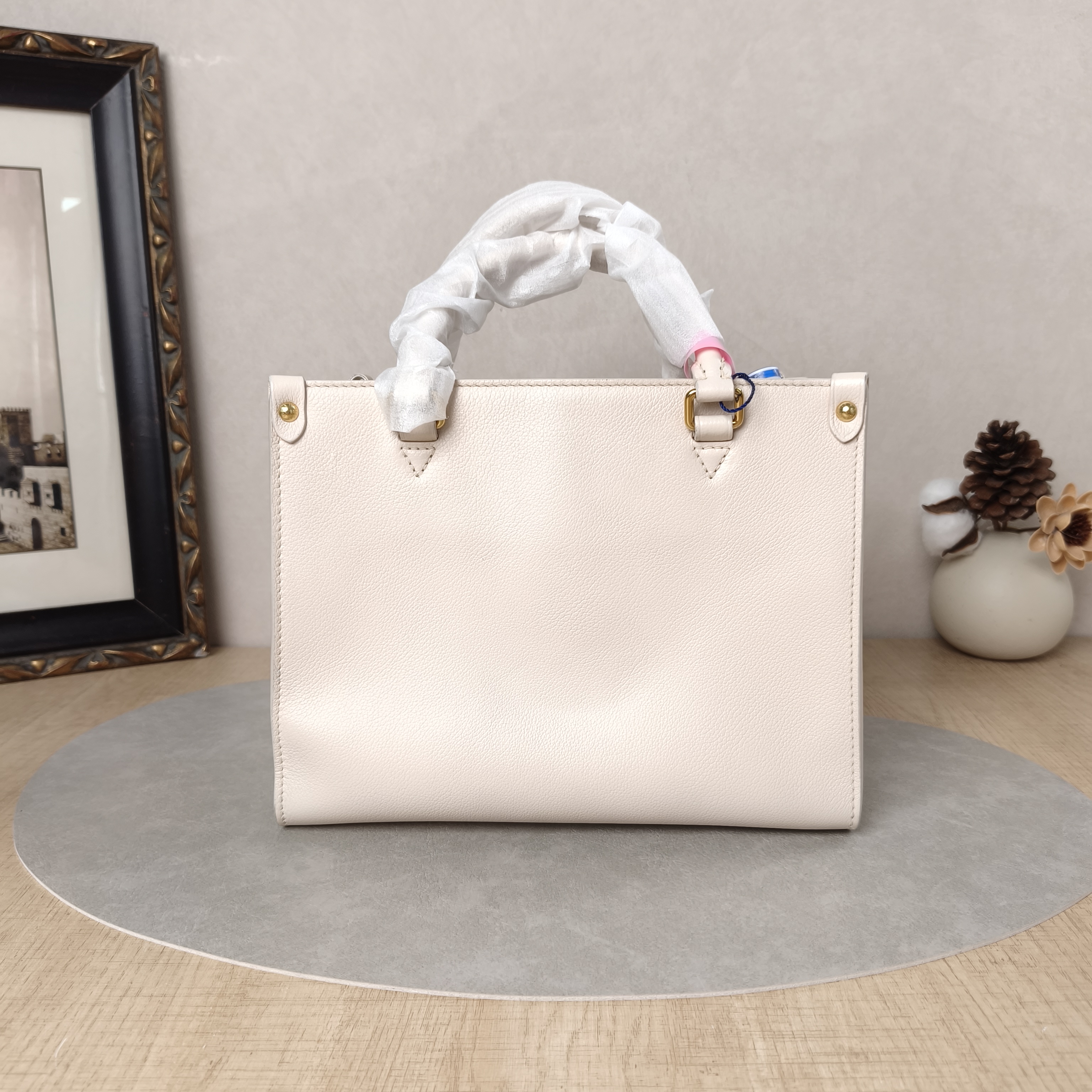 Louis Vuitton Top Handle Bag Lock&Go Lockme White Calfskin One Size24.5 × 10.5 × 19 cm — cover view 2 of 5
