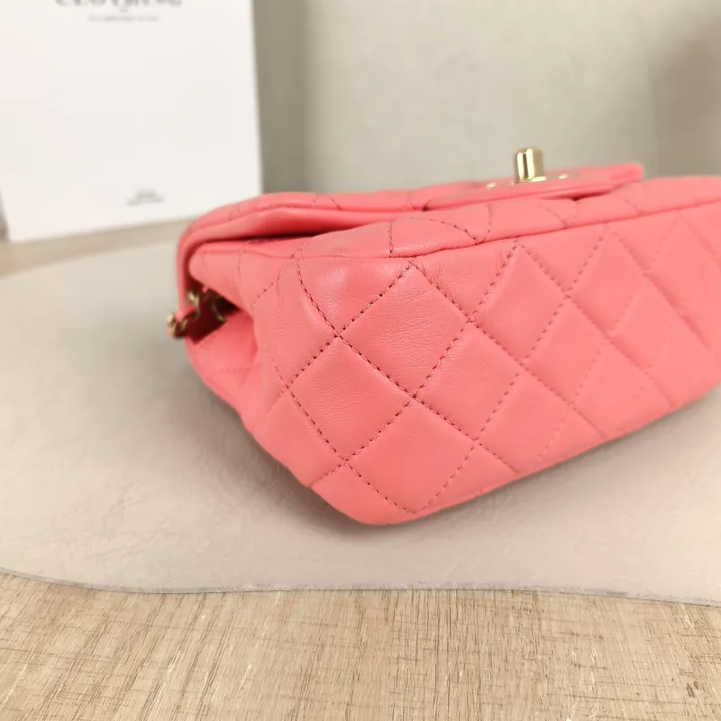 Chanel Crossbody Bag Pink Lambskin One Size 17 × 8 × 13.5 cm 30 — detail view 4 of 14