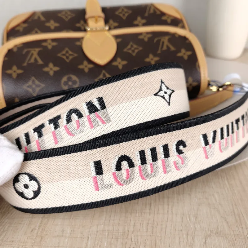 Louis Vuitton Crossbody Bag Diane Baguette Bag Shoulder Strap PVC Small 24 × 9 × 15 cm — detail view 9 of 14
