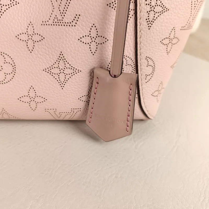 Louis Vuitton Shoulder Bag Hina Pink Calfskin Small 23 × 13 × 21 cm — detail view 5 of 10