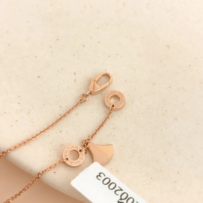 Bvlgari Necklace DIVAS’ DREAM Collection Pearl Pavé Diamond Pearl · White Mother-of-Pearl 18KR ose Gold Diamond Small 44cm — cover view 2 of 8