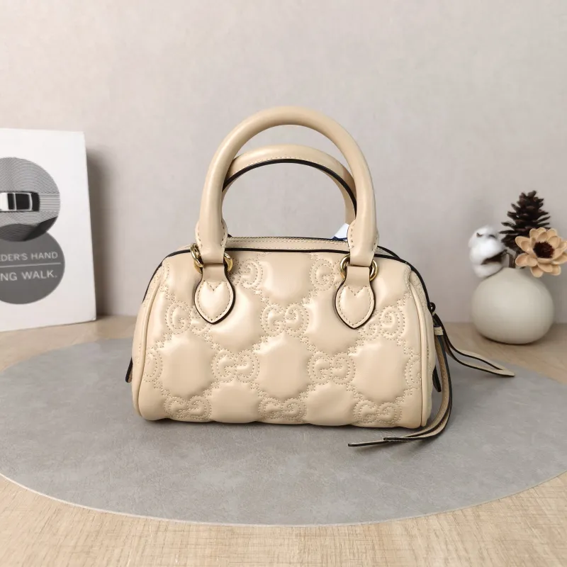 GUCCI Crossbody Bag GG matelasse Beige Calfskinmini19 × 11 × 13 cm — cover view 4 of 6
