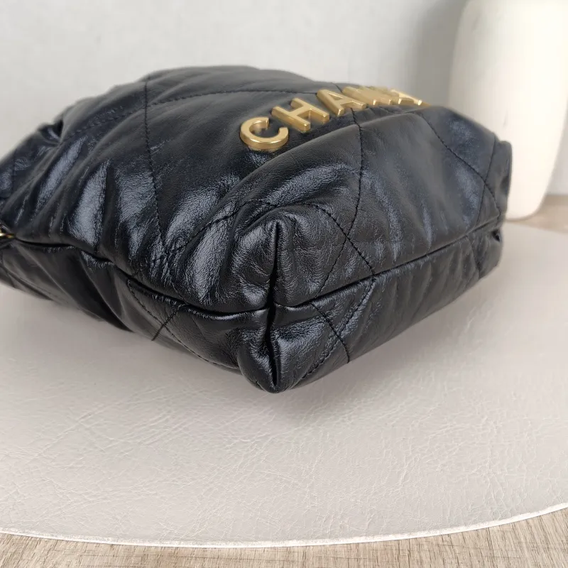 Chanel Shoulder Bag 22Bag Black CC alfskin Mini 20 × 6 × 19 cm — detail view 2 of 11
