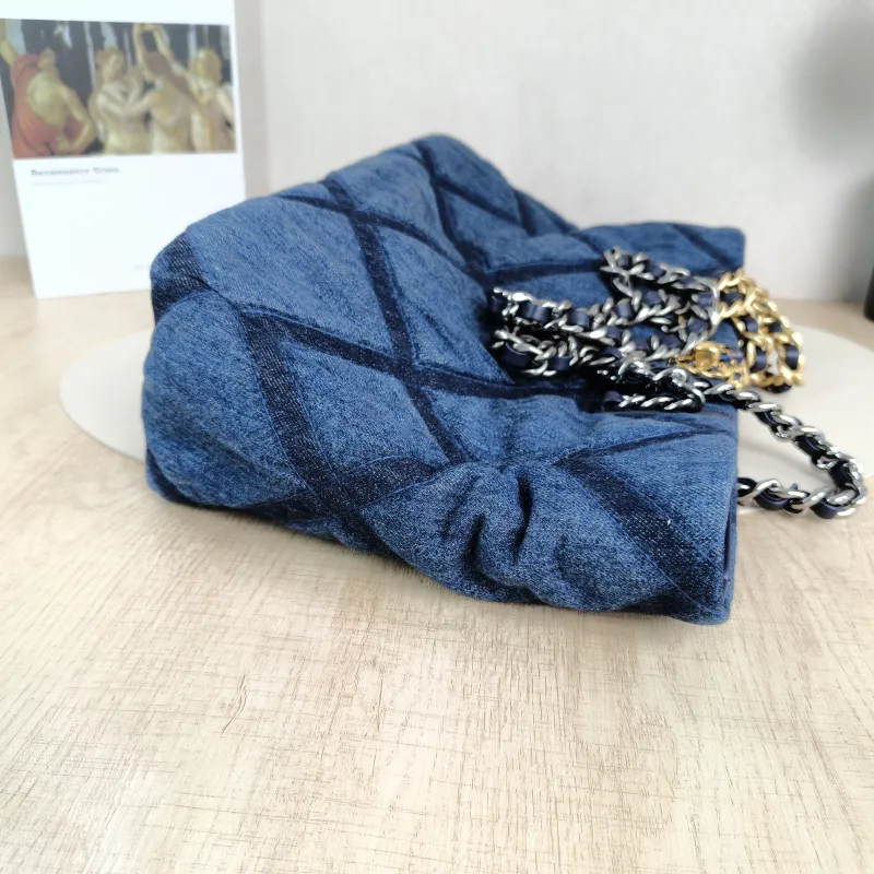 Chanel Shoulder Bag19Bag Shopping Bag Shopping Tote Blue One Size41 × 10.5 × 24 cm — detail view 1 of 12