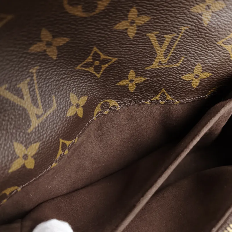Louis Vuitton Crossbody Bag Pochette Métis East West Monogram PVC Small 21.5 × 6 × 13.5 cm — detail view 9 of 14