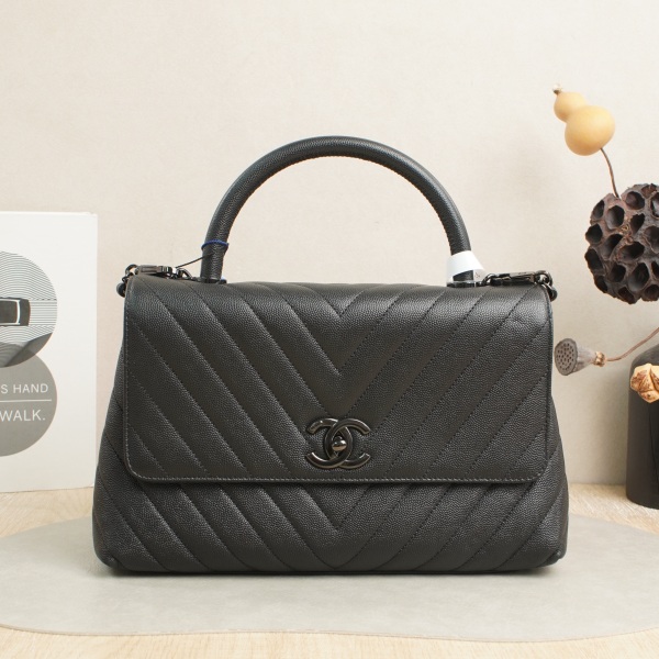 Chanel cocohandle V Medium Black Calfskin29 Shoulder Strap Authenticity Card · 29 × 12 × 18 cm