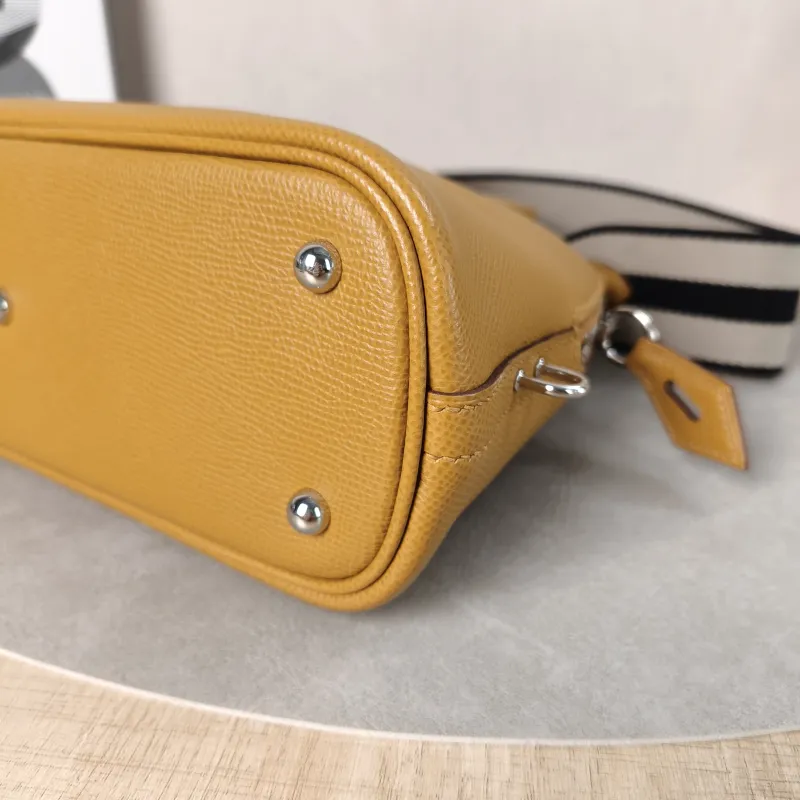 Hermès Crossbody Bag Bolide 1923 Top Handle Bag Epsom Calfskin Small25 × 10.5 × 20 cm — detail view 13 of 13