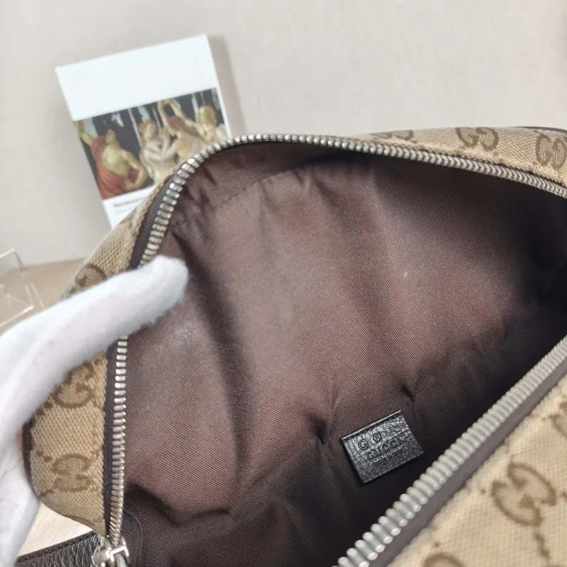 GUCCI Belt Bag Belt Bag Monogram Canvas One Size26 × 12 × 11 cm — detail view 5 of 12