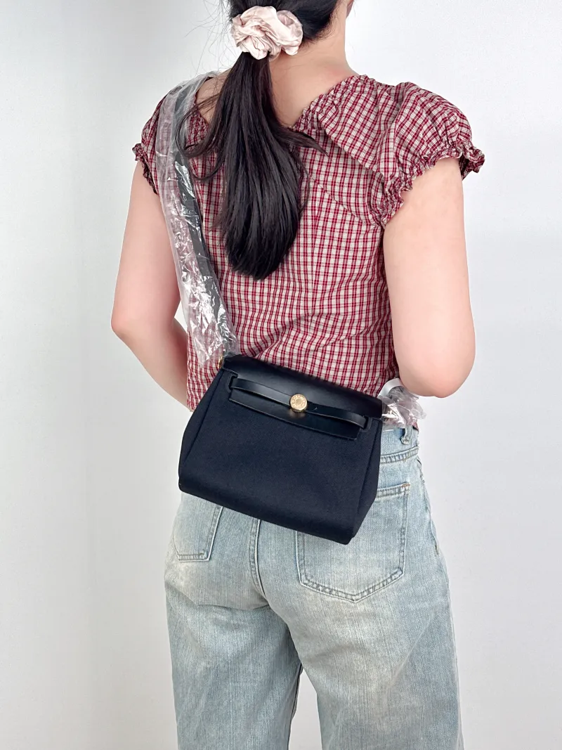Hermès Crossbody Bag Herbag Zip 20Black Calfskin，Canvasmini20.5 × 7 × 16.5 cm — on-model view 2 of 2