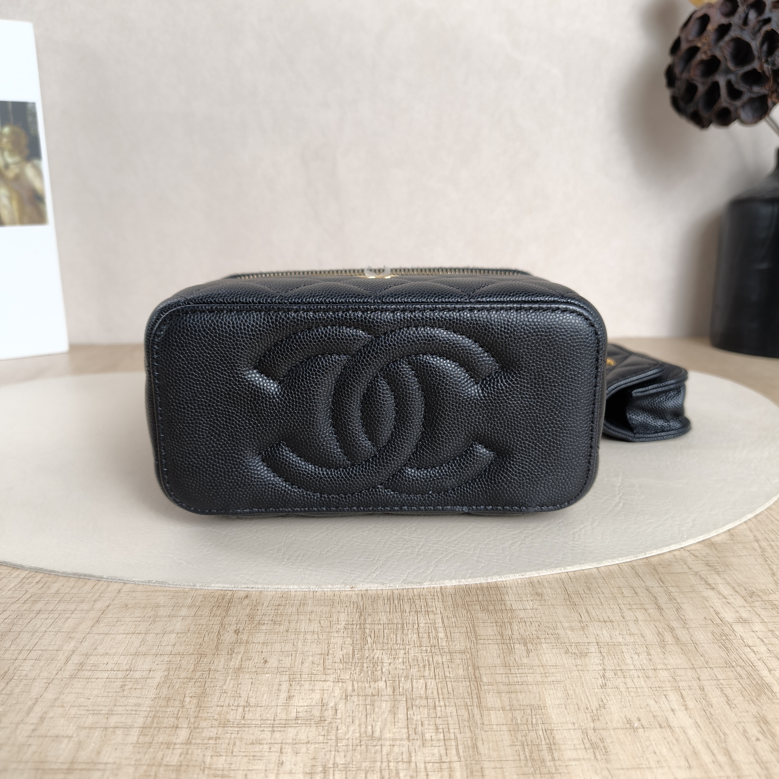 Chanel Crossbody Bag Edition Black Grained Calfskin One Size16 × 8 × 9.5 cm — cover view 5 of 5