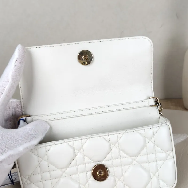 DIOR Crossbody Bag My Chain Bag White Lambskin18 × 3.5 × 10 cm — detail view 3 of 11