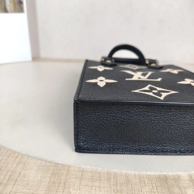 Louis Vuitton Crossbody Bag PETIT SAC PLAT Mini Calfskin Mini 14 × 5 × 17 cm — detail view 9 of 10