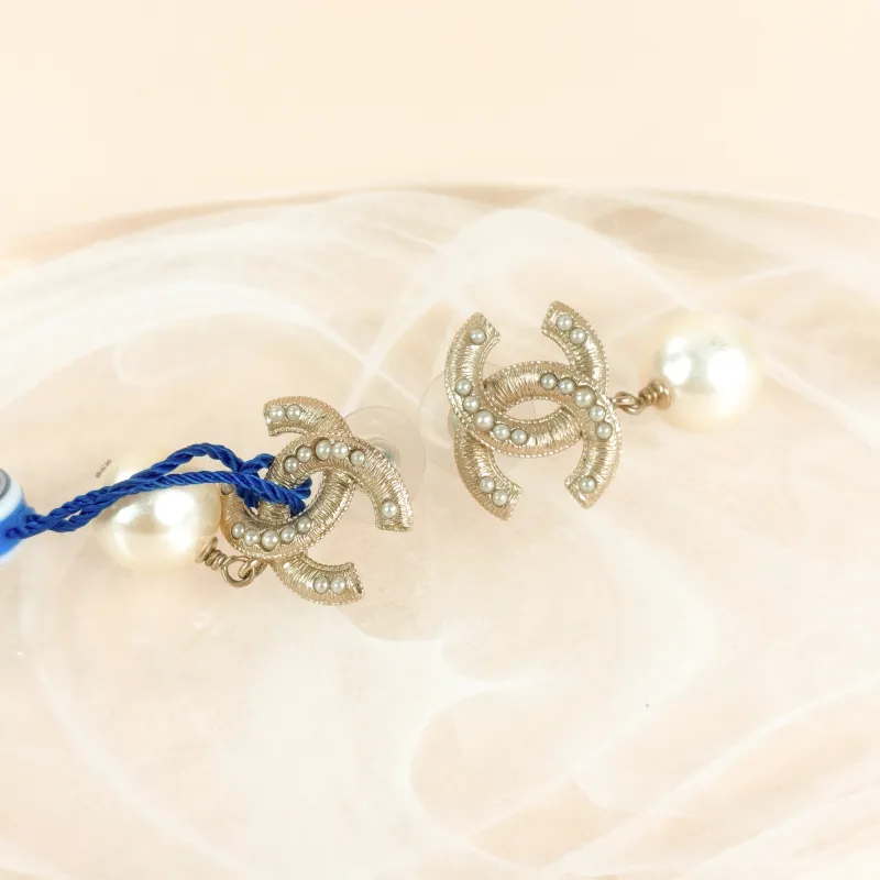 Chanel Jewelry · Earrings Gold Pearl One Size — cover view 5 of 6