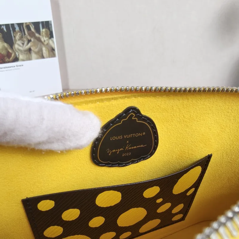 Louis Vuitton Top Handle Bag Alma BB Epi Embossed Calfskin BB 23.5 × 11.5 × 17.5 cm — detail view 10 of 13
