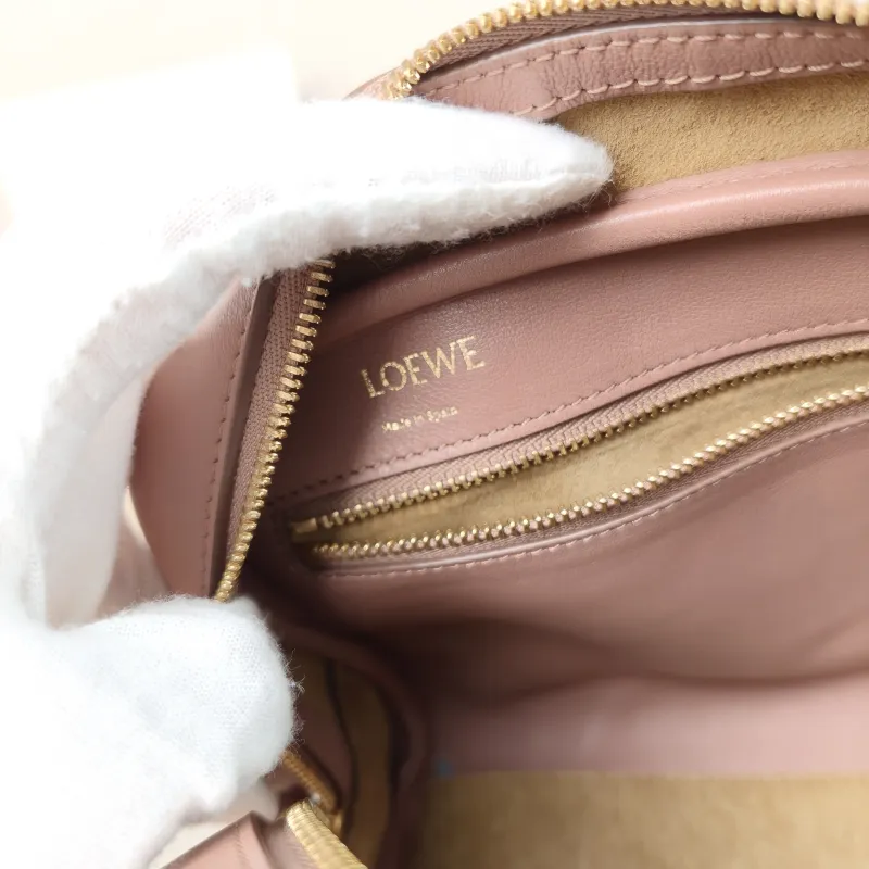 LOEWE Crossbody Bag amazona 19 Calfskin One Size 24 × 19 × 15 cm — detail view 11 of 13