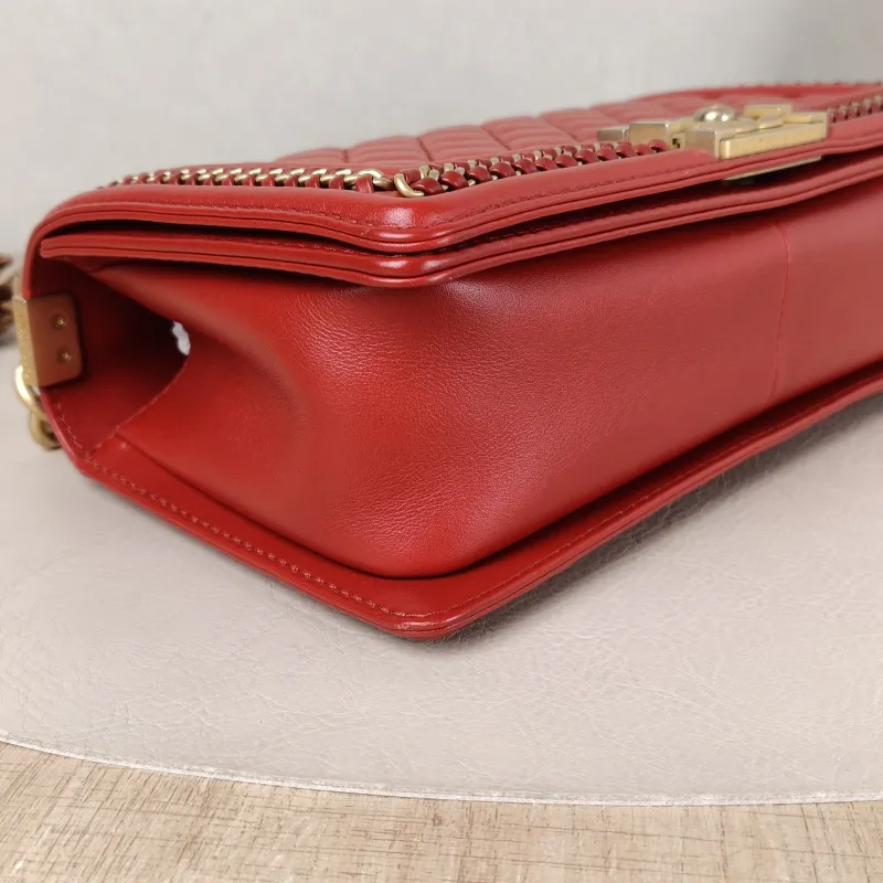 Chanel Crossbody Bag Le Boy​ Red Lambskin Medium 25 × 9 × 15 cm 24 — detail view 13 of 16
