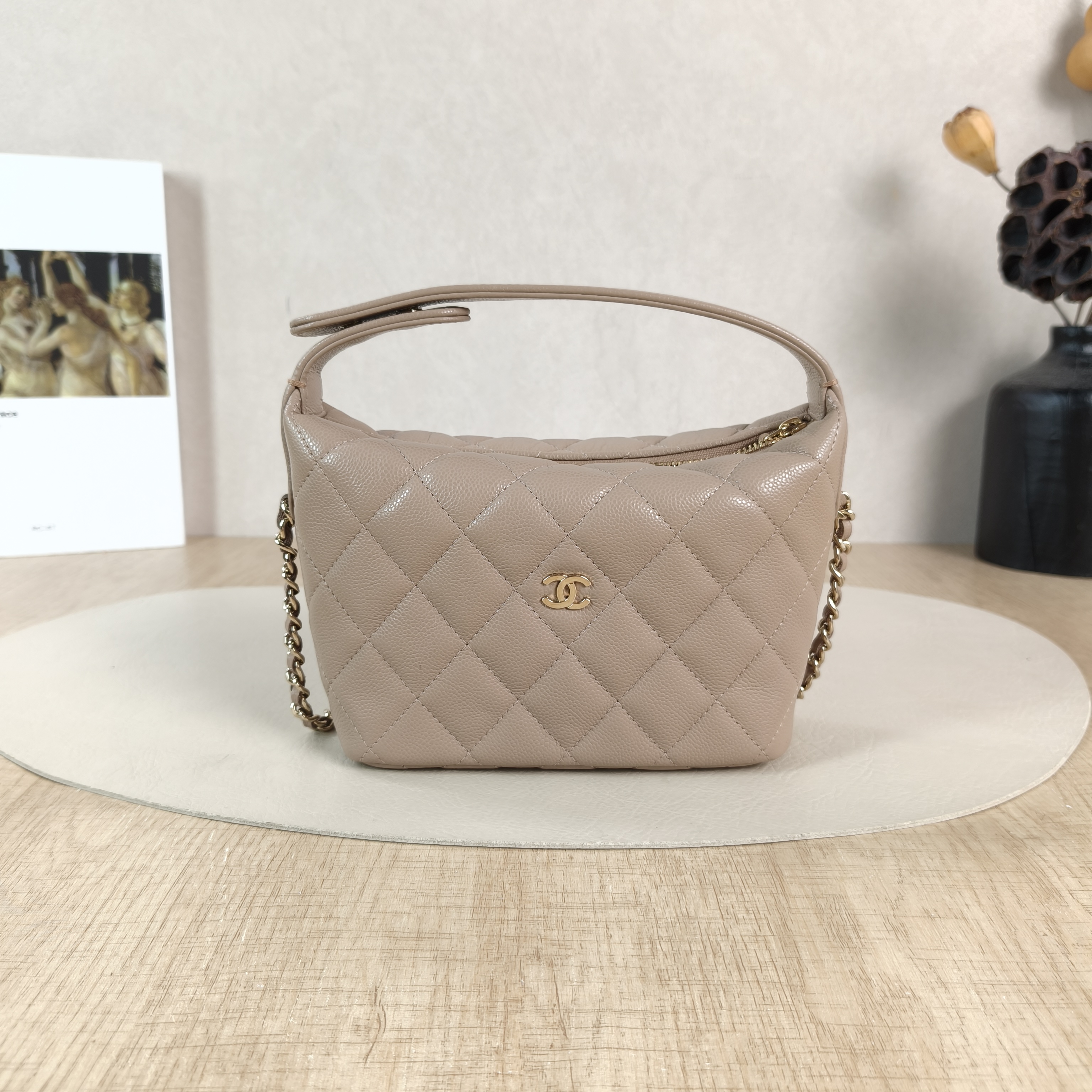 Chanel Crossbody Bag Crossbody Bag Calfskin One Size21.5 × 7.5 × 19 cm