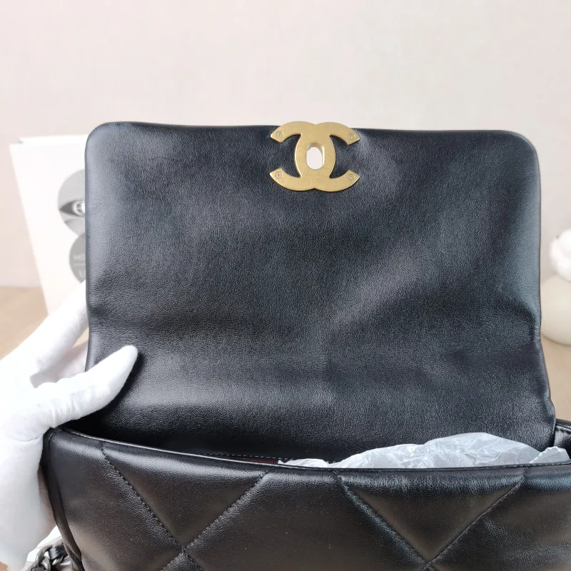 Chanel Crossbody Bag 19Bag Black SL ambskin Small 26 × 9 × 16 cm Microchip Edition — detail view 2 of 12