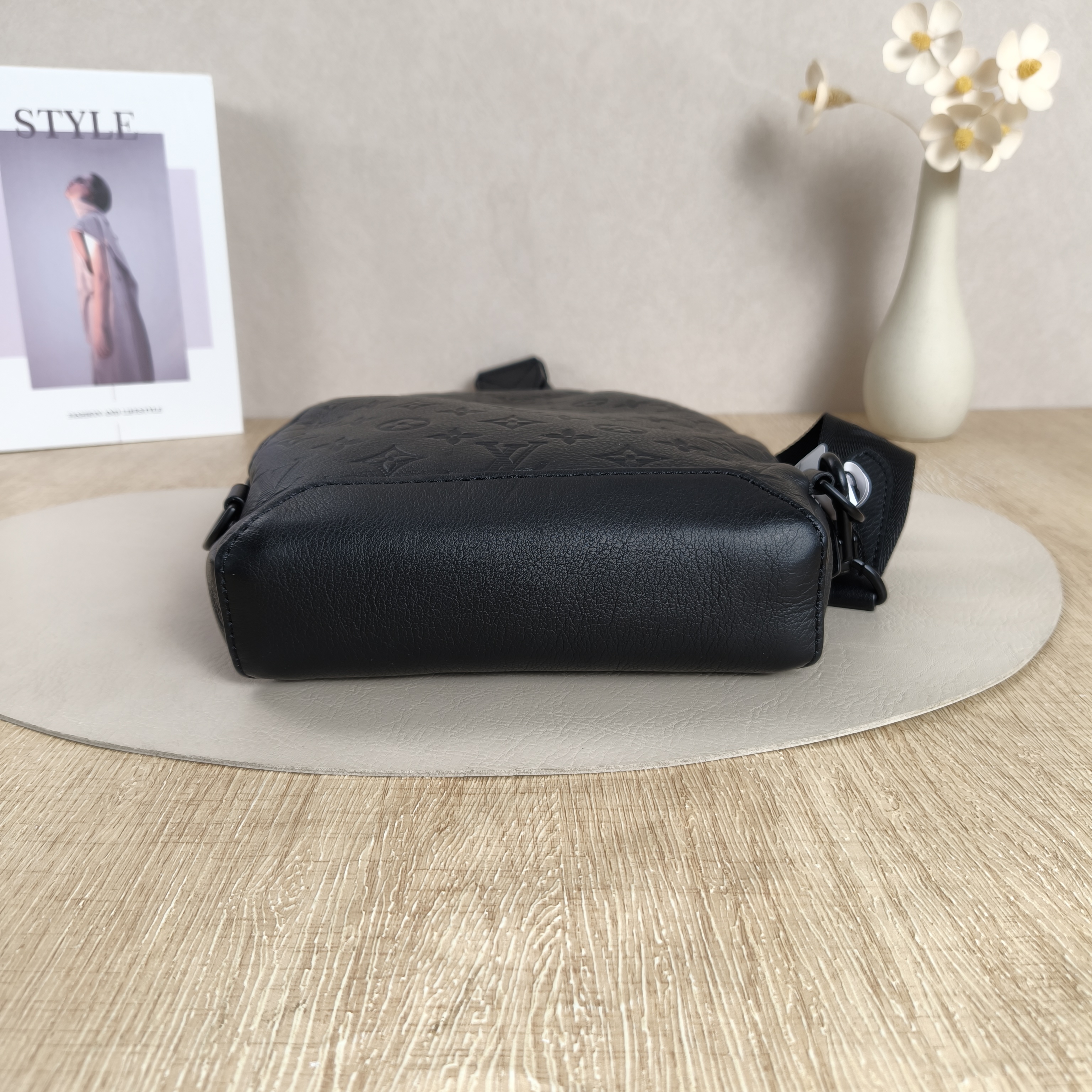 Louis Vuitton Shoulder Bag Duo Shoulder Bag Black Calfskin One Size20 × 6 × 42 cm — cover view 6 of 12