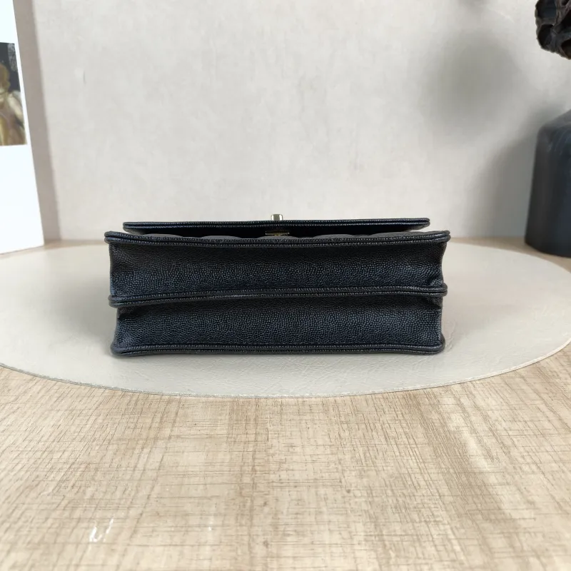 Chanel Crossbody Bag Black Calfskin One Size18.5 × 6 × 11 cm — cover view 4 of 5