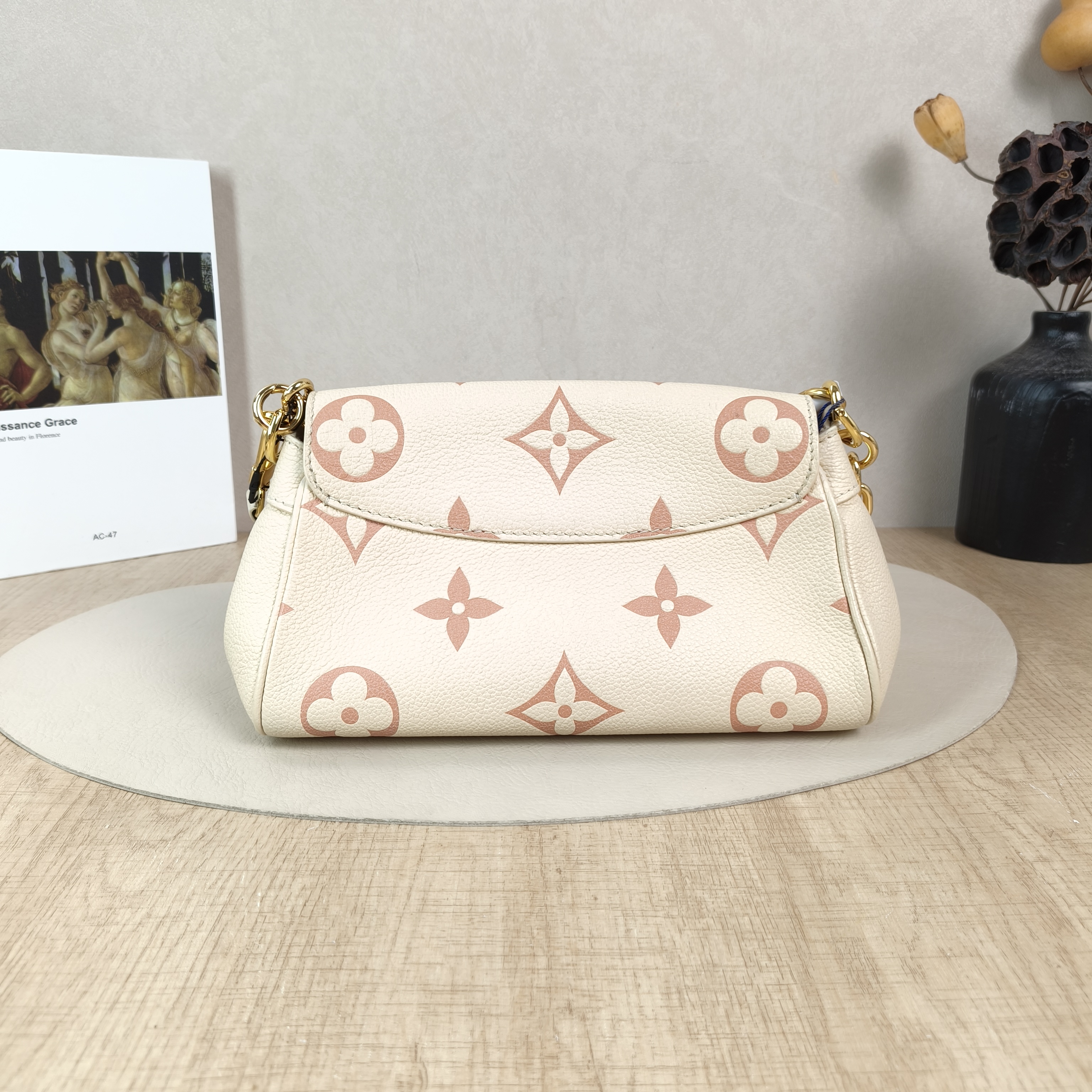Louis Vuitton Crossbody Bag Favorite White · Pink Empreinte Embossed Calfskin Medium24 × 9 × 14 cm — cover view 4 of 6