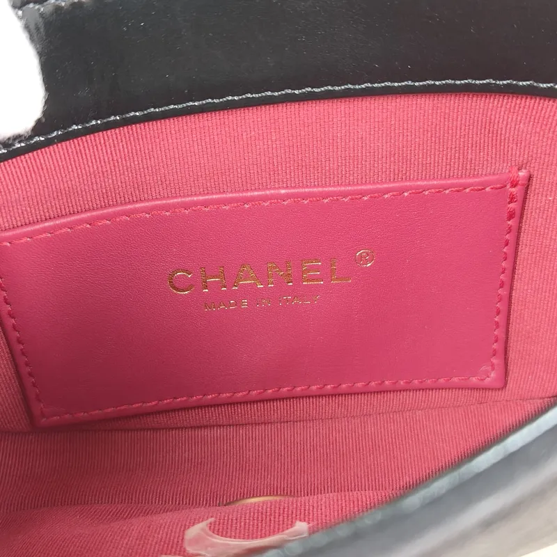 Chanel Crossbody Bag22a c Black Calfskinmini17.5 × 5.5 × 12 cm — detail view 3 of 15