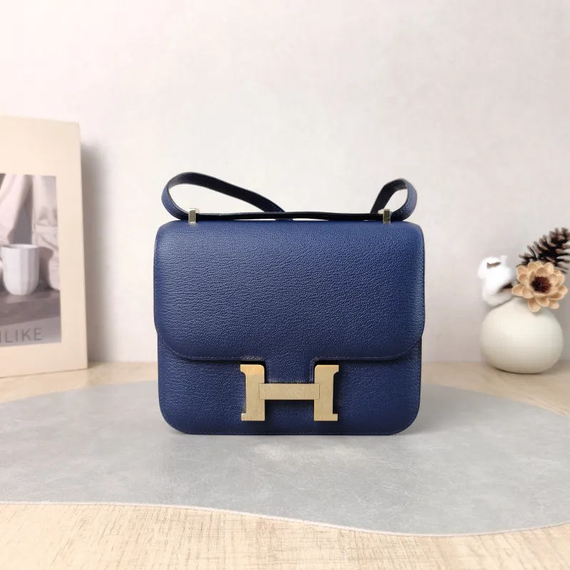 Hermès Crossbody Bag Constance 19 Gold-Tone Hardware 7U Lambskin Mini 19 × 4 × 15 cm G