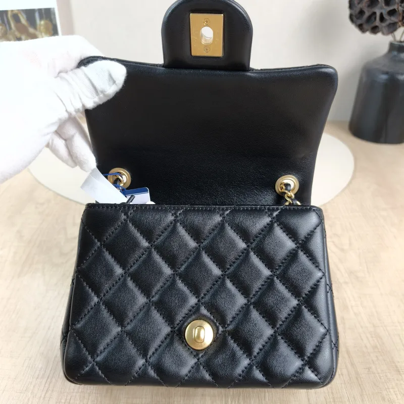 Chanel Crossbody Bag c Black Lambskin Mini 17 × 8 × 13.5 cm — detail view 3 of 13