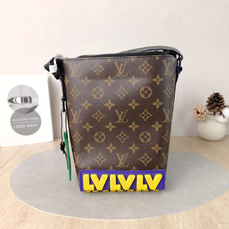 Louis Vuitton Crossbody Bag Cruiser Messenger Bag Monogram PVC One Size16.5 × 10 × 24 cm — cover view 5 of 5