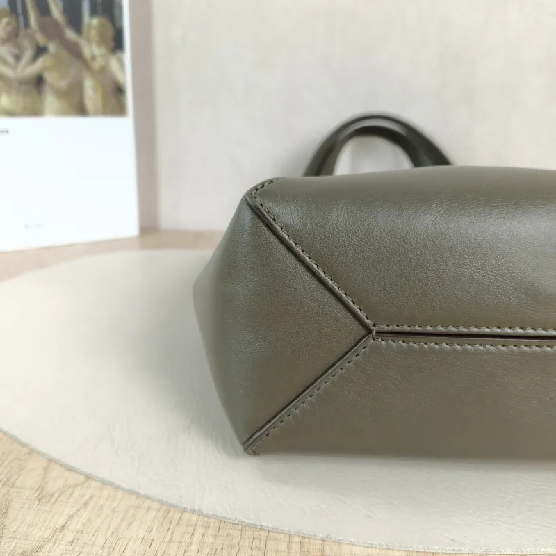 LOEWE Crossbody Bag Puzzle Fold Shopping Tote Calfskinmini16.5 × 9.5 × 20 cm — detail view 11 of 11
