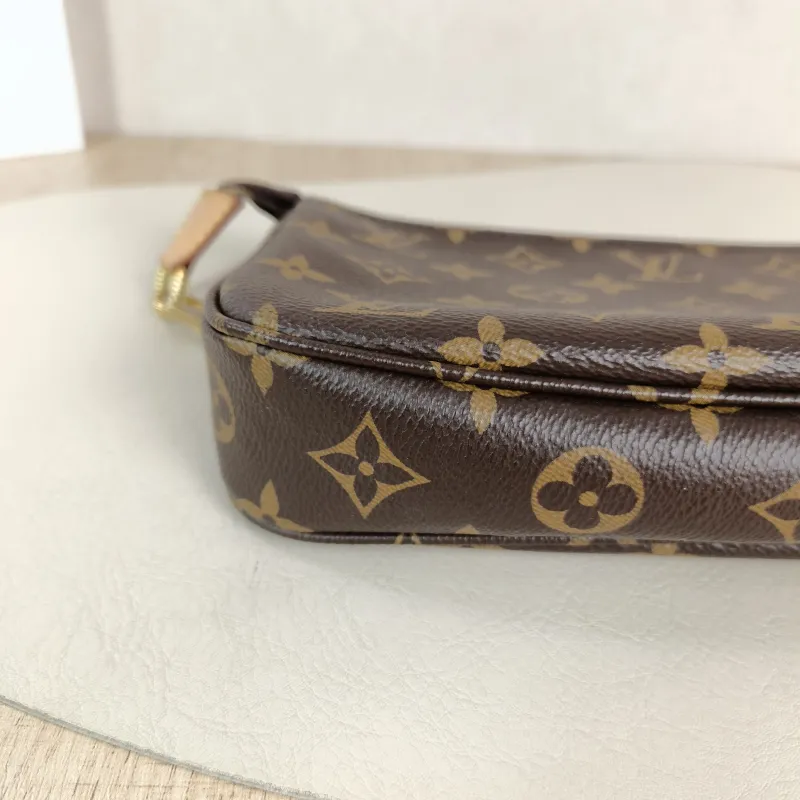 Louis Vuitton Shoulder Bag Pochette Accessoires Monogram PVC One Size22 × 4 × 13 cm — detail view 2 of 12