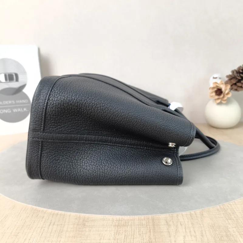 Hermès Top Handle Bag Garden Party 30 30Black Negonda Calfskin Medium30 × 13 × 21 cm — detail view 5 of 11