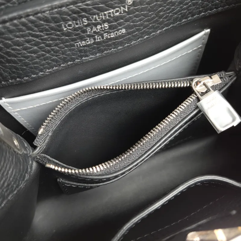 Louis Vuitton Shoulder Bag Capucines Black Calfskin Mini 21 × 8 × 14 cm — detail view 2 of 12