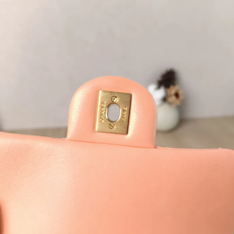 Chanel Crossbody Bag Pink Lambskin One Size 17 × 8 × 13.5 cm — detail view 4 of 12