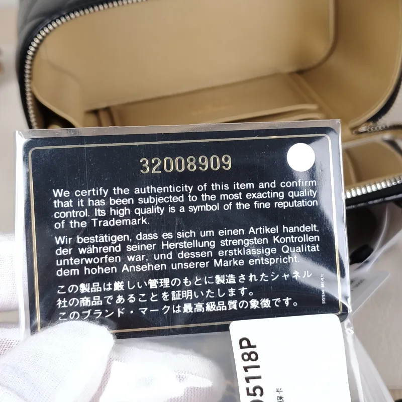 Chanel Crossbody Bag Edition Black Lambskin One Size 16 × 8 × 9.5 cm 32 — detail view 1 of 14