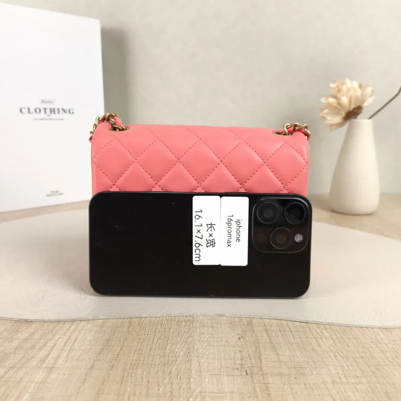 Chanel Crossbody Bag Pink Lambskin One Size 17 × 8 × 13.5 cm 30 — cover view 3 of 5