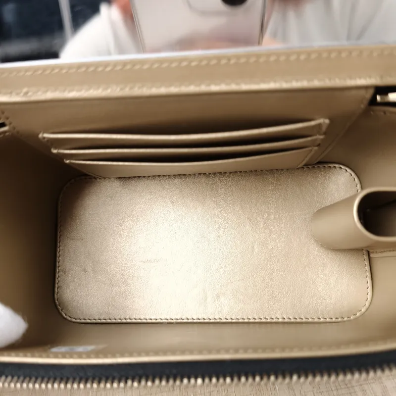 Chanel Crossbody Bag Edition Black Lambskin One Size17 × 8 × 9.5 cm — detail view 12 of 15