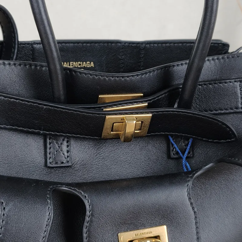BALENCIAGA Crossbody Bag Bel air Black Calfskinmini23.5 × 8 × 17 cm — detail view 3 of 11