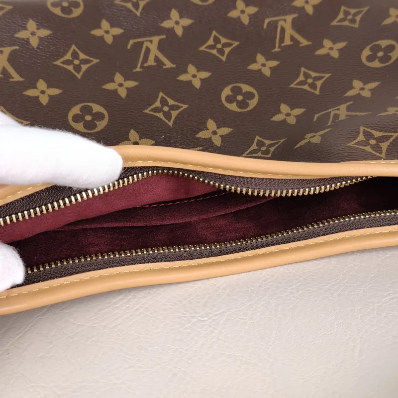 Louis Vuitton Shoulder Bag Carryall East West Monogram PVC 36 × 10 × 19 cm — detail view 1 of 13