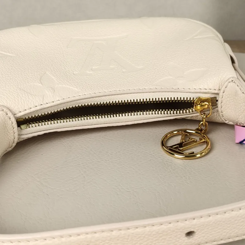 Louis Vuitton Shoulder Bag Moon White Calfskinmini20.5 × 5 × 11 cm — detail view 11 of 11