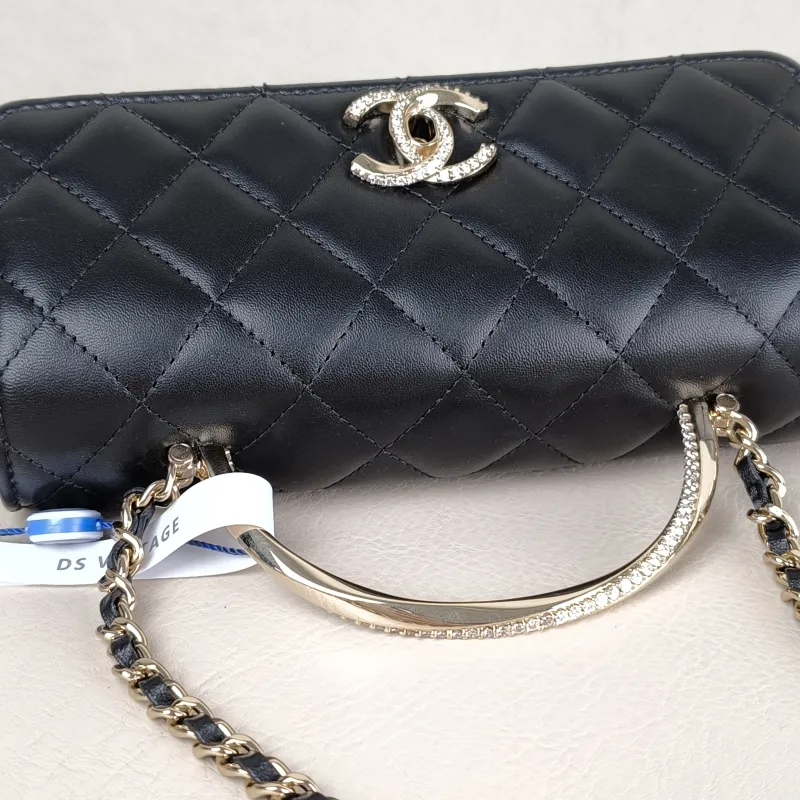 Chanel Crossbody Bag woc Black Lambskin 19 × 4 × 11.5 cm — detail view 5 of 14