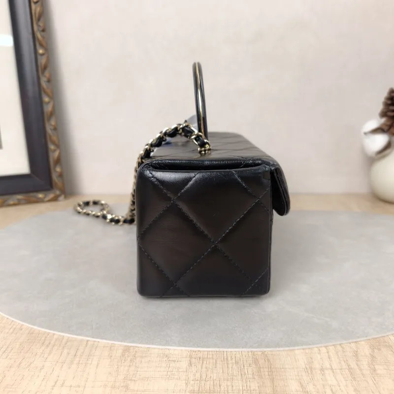 Chanel Crossbody Bag23k Box Bag Black CC alfskin22 × 9 × 10.5 cm — detail view 10 of 17