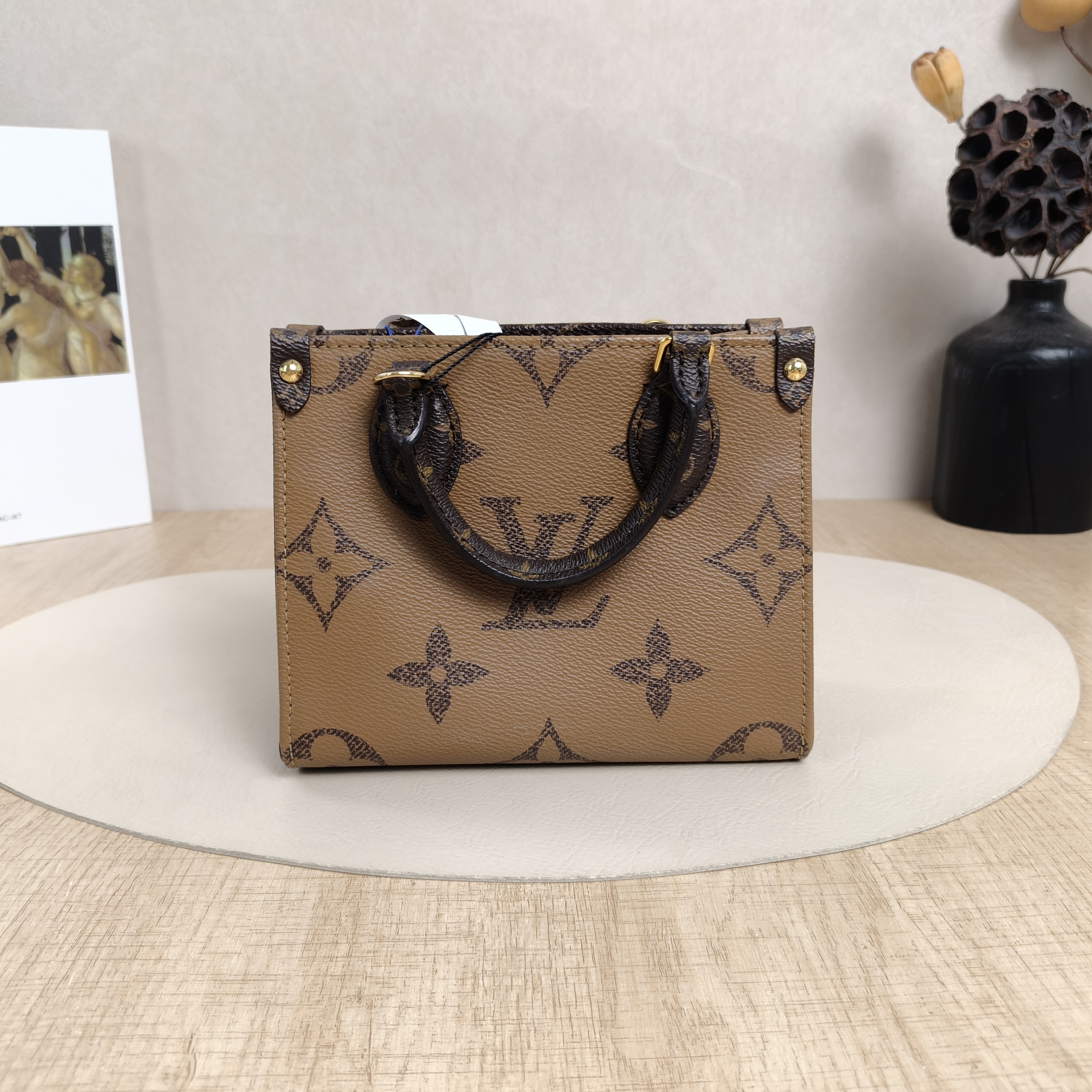 Louis Vuitton Crossbody Bag Onthego BB Monogram PVCBB18 × 8.5 × 15 cm — cover view 2 of 5
