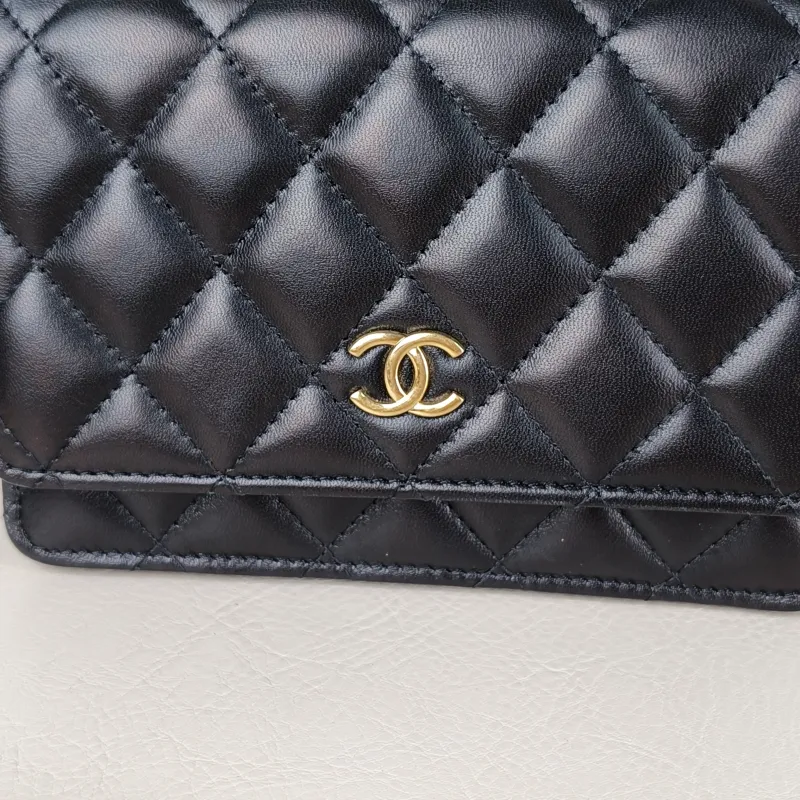 Chanel Crossbody Bag22b woc Black Lambskin15.5 × 4.5 × 11 cm — detail view 2 of 12