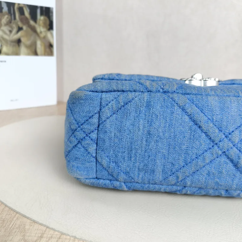 Chanel Crossbody Bag22p 19bag Small26 × 9 × 16 cm — detail view 2 of 15