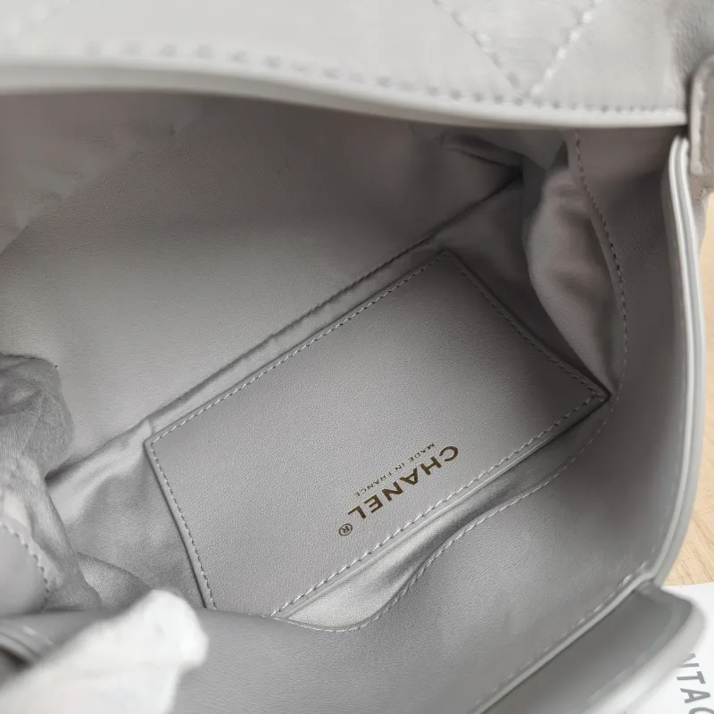 Chanel Shoulder Bag hobo Grey Lambskin 21.5 × 8.5 × 16 cm — detail view 9 of 12