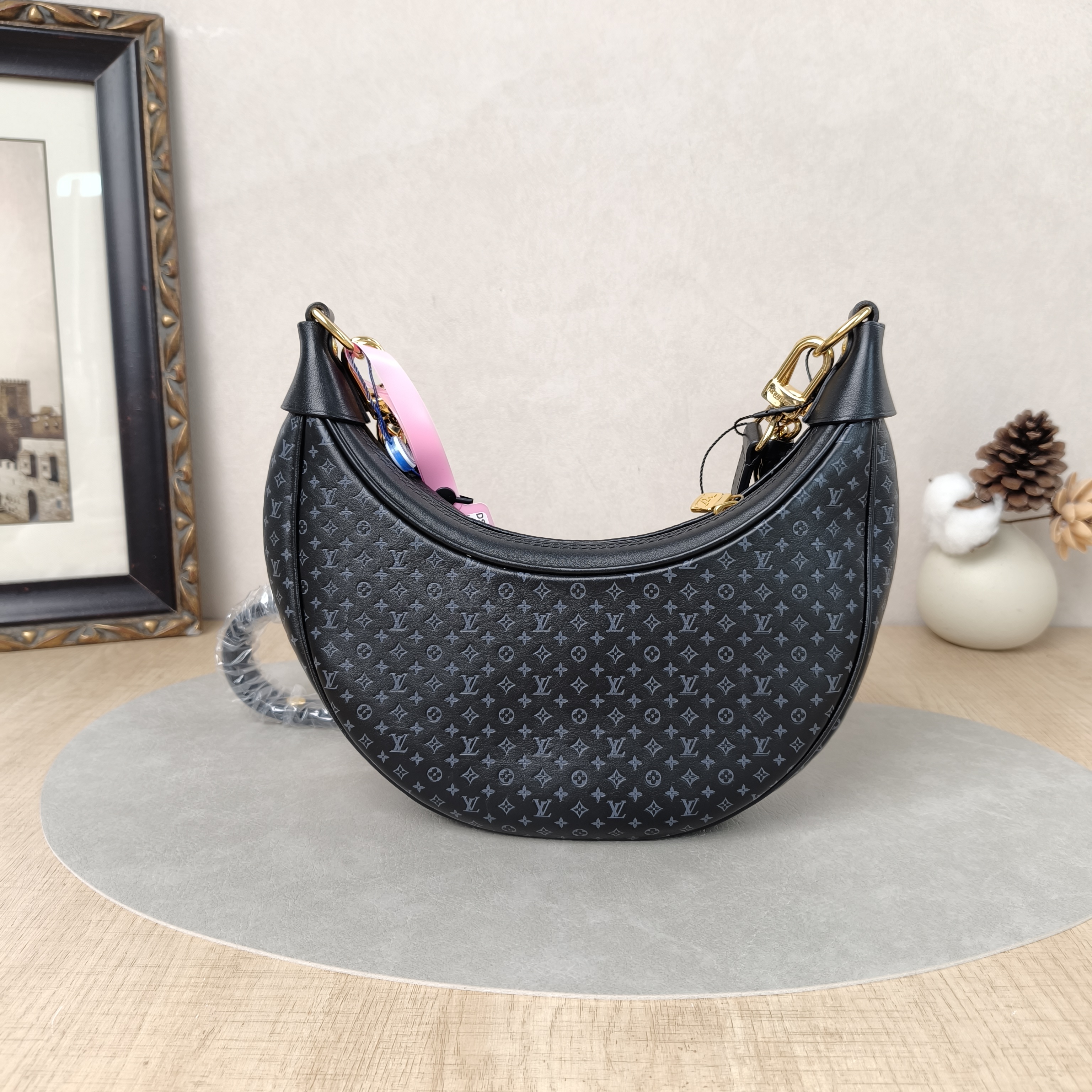 Louis Vuitton Crossbody Bag Loop Black Calfskin Small23 × 6 × 13 cm — cover view 2 of 5
