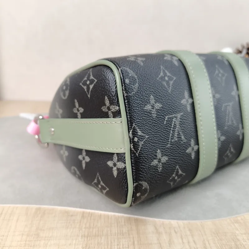 Louis Vuitton Crossbody Bag Keepall 25 PVC Medium 25 × 11 × 15 cm — detail view 5 of 11