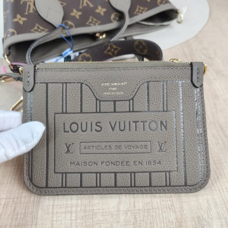 Louis Vuitton Crossbody Bag NEVERFULL INSIDE OUT BB PVC · Calfskin BB 26.5 × 11 × 16.5 cm — detail view 3 of 12